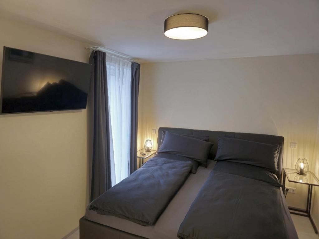 Deluxe One-Bedroom Apartment,1697805100:JPEG